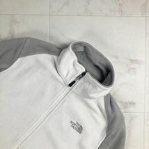 美品 THE NORTH FACE ザ・ノース・フェイス アウトドア ジップアップフリースジャケット メンズ アウター 白 グレー サイズM*NC404_画像2