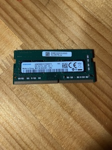samsung 8GB 1Rx8 PC4-2400T　ノート用メモリー　1枚