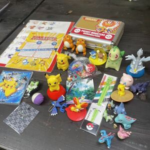 hz72 ポケットモンスター ポケモン グッズ 詰め合わせ フィギュア 小物 ソフビ カレンダー 懐かし 大量 おもちゃ ピカチュウ チコリータ