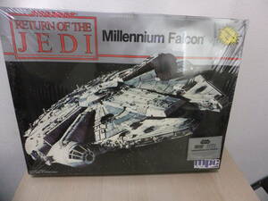 Неиспользованная неиспользованная пластическая модель MPC Starwars Millennium Fallcon возвращение Jedi 8917 Box Dent