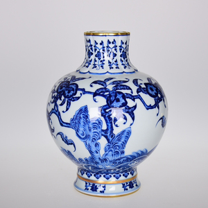 4~DM8346 中国磁器 人間国宝 陶芸 磁器『清雍正青花寿山福海紋蒔絵花口瓶』施釉陶 古代工芸品 陶芸 精美彫 置物 收藏品