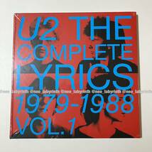 U2 THE COMPLETE LYRICS 1979-1988 VOL.1 ★ 詩集 2023 ファンクラブ限定 新品 未開封 本 洋書 写真集 ハードカバー LPサイズ ボノ エッジ_画像1