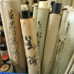 掛軸 150本以上 大量 まとめて 木箱有含む 日本画 水墨画 書 日本 中国 花鳥 山水 人物 書画 仏掛 掛物 床飾り 時代物 古いものもの画像6