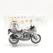 【中古】開封・箱汚れ)S.H.Figuarts 鈴乃木凜(ライダ―スーツ)&GSX 400S KATANA[240024419133]_画像4