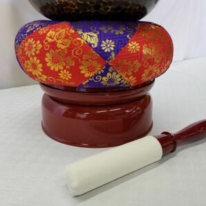 ◆新品◆手打ち 大徳寺リンセット 6寸◆丸布団◆直径18.5cm 総高さ約27㎝ 大徳寺りん おりん リン 馨子 馨子 丸金台 仏壇 仏具 寺院仏具の画像4