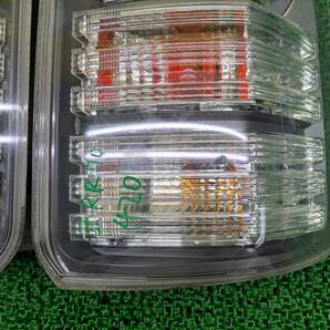 トヨタ ヴォクシー ZRR70 ZRR75 後期 純正 LED テールランプ 左右 セット テールライト 右 左 レンズの画像4