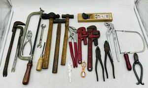 [ used ] tool large . carpenter's tool old tool summarize Hammer crowbar hand plane pruning . pipe wrench plyers present condition goods DM0419M