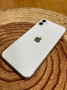 iPhone11、128GB、画面左上割れあり