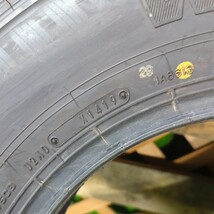 2285 ダンロップ　205/85R16 117/115 L LT バリ山　スタッドレス　１本　９分山　激安プライス_画像6