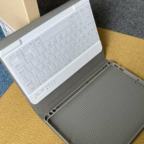 iPad 789世代用ワイヤレス キーボード付きケースの画像3