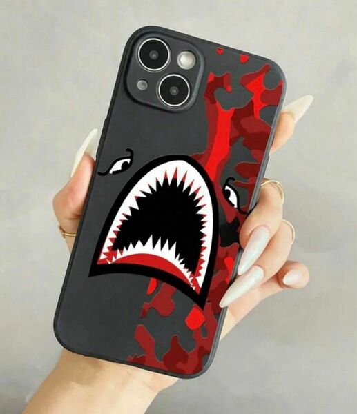 ☆SALE☆iPhone15用 スマホケース サメ柄 ソフトタイプ