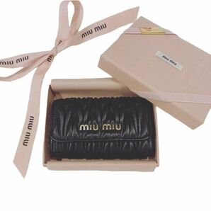 miumiu マテラッセキーケース