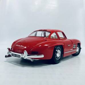 イタリア製 ビンテージ物 burago 1/18 W198 Mercedes-Benz 300 SL GULLWING COUPE 1954 RED メルセデスベンツの画像5