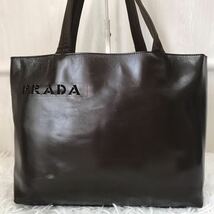 極美品/A4可●プラダ PRADA トートバッグ ハンドバッグ 肩掛け メンズ ビジネス ロゴ型抜き 大容量 書類かばん レザー 本革 ブラウン 茶_画像2