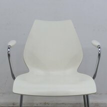 マウイチェア Kartell カルテル MAUI L408MAX919 スタッキングチェア ホワイト 肘付き 会議 カフェ ダイニング EG11006 中古オフィス家具_画像3