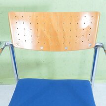 ミーティングチェア ネイビー スタイリッシュ 肘付き 会議椅子 セミナー 講演 個性的 ワーク デザイン おしゃれ YH13664 中古オフィス家具_画像5