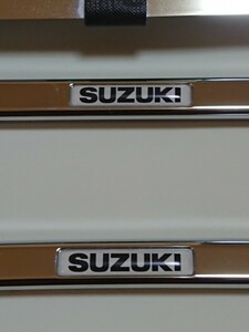 スズキ純正 シルバーメッキナンバーフレーム現行品 SUZUKI 2枚セットワゴンR ハスラー スペーシアアルトなどなど 磨き済みです