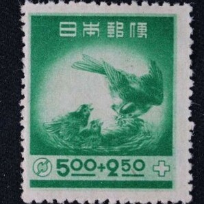 ☆コレクターの出品 『赤十字・共同募金 ヤマガラ』５円 ＮＨ美品 16-64の画像1