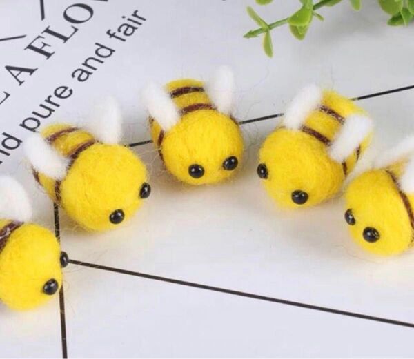 bee　 猫のおもちゃ　羊毛フェルト デコレーション ベビー ハンドメイド 飾り