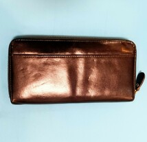 黒のしなやかなレザーがとても 手になじみ 高級感のあるワールドレザーの長財布です。_画像3