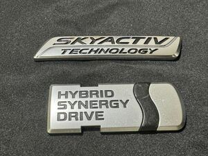 希少 送料込み マツダ エンブレム SKY ACTIVE hybrid synergy drive ブラックエンブレム