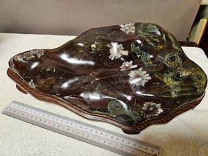 岐阜県　根尾大須産　緑母岩　茶系母岩　菊花石　　　横　３8cm　　　重さ　7150グラム　タガヤサンの良い台付き