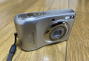 【動作品】Nikon COOLPIX L20 6.7-24.0mm シルバー 単三電池仕様 1000万画素 光学3.6倍ズーム 付属品付 ニコン クールピクス