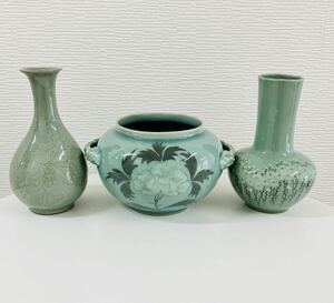 【送料無料!!3点おまとめ】青磁 花瓶 古壺 一輪挿し 花器 陶磁器 骨董品 古美術 インテリア アンティーク 泉 花/葉っぱ柄 共箱なし 現状品