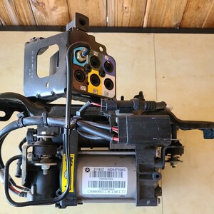 Jeep Grand Cherokee WK36 2011-2020 air suspension compressor & pump valve(bulb) attaching used 