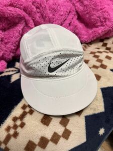 送料格安スピード発送！美品★NIKEナイキランニングキャップ白★ONEサイズジョギング陸上登山トレランランニングキャンプトレッキング