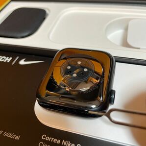 Apple Watch Nike Series 7 GPSモデル 45mm ミッドナイトアルミニウムケースとアンスラサイト/ブラックNikeスポーツバンド MKNC3J/Aの画像6