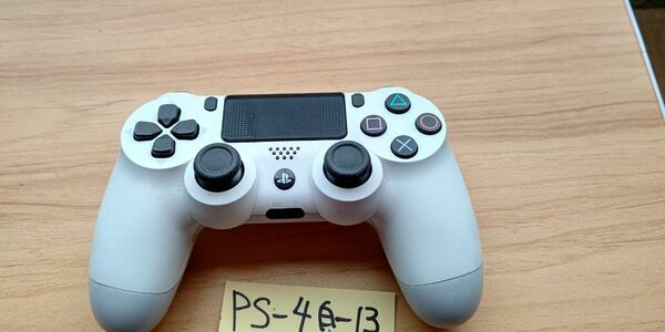 純正PS4コントローラー商品説明を確認よろしくお願いします。値下げ交渉スルーします。