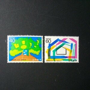 切手　国際居住年　1987年　全2種