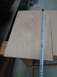 国産　栂　とが　No.240402-A　無垢　乾燥材　板（長さ330～360㎜ｘ幅245㎜ｘ厚み8～10㎜）3枚　木材　DIY　棚板　小物作りに