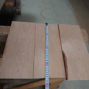 国産 栂 とが No.240402-E 無垢 乾燥材 板（長さ360～380㎜ｘ幅150㎜ｘ厚み8～10㎜）3枚 木材 DIY 棚板 小物作りにの画像1