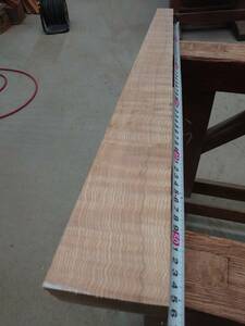 たも　縮み杢　No.240416-C　無垢　乾燥材　板（長さ560㎜ｘ幅35～95㎜ｘ厚み55㎜）1枚　木材　DIY　棚板　小物作りに