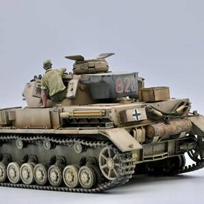 ［塗装済み完成品］タミヤ 1/35 4号戦車F型 北アフリカ戦線 アルパインミニチュア Stalingrad フィギュア６体の画像5