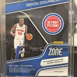 【Sekou Doumbouya】◆99枚限定直筆サインカード◆2020-21 PANINI Spectra Detroit Pistons ファーストナンバー! Auto NBAの画像2