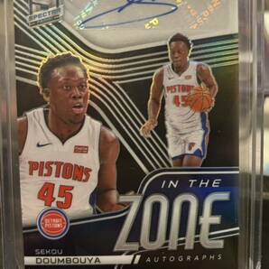 【Sekou Doumbouya】◆99枚限定直筆サインカード◆2020-21 PANINI Spectra Detroit Pistons ファーストナンバー! Auto NBAの画像1