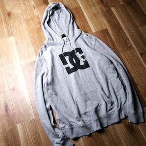 DC SHOES DCシューズ プリント入り パーカー スウェット Mサイズ グレー 24-0404fu08【4点同梱で送料無料】の画像3