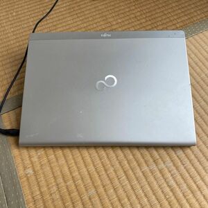 FUJITSU LIFEBOOK UH55/K Windows8 Core3