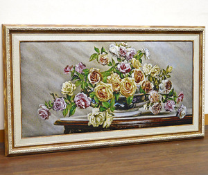 Art hand Auction Gemälde „Rosen auf dem Tisch, hergestellt mit französischem Gobelin-Stoff, Leinwand, gerahmt, Landschaftsgemälde, Meisterwerk, Kunst, Kunsttafel, Tafelkunst, Wandkunst, Wanddekoration, Kunstwerk, Malerei, Andere