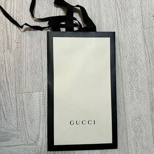 GUCCI ショッパー　リボン付　ショップ　袋