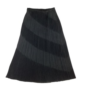 ♪♪ ISSEY MIYAKE イッセイミヤケ PLEATS PLEASE スカート ななめデザイン PP51-JG865 ブラック やや傷や汚れあり