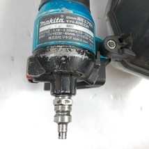 ＊＊ MAKITA マキタ 65mm 高圧エア釘打 ケース付 AN633HM ブルー 傷や汚れあり_画像7