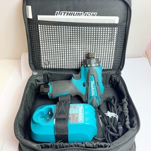 ♭♭ MAKITA マキタ 充電式ドライバドリル　10.8V　充電器、バッテリー1個、ケース付 DF030D 目立った傷や汚れなし_画像1