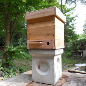 日本ミツバチ 重箱式2段待受箱 お得な3セット！掃除し易くスムシ対策も！(巣箱の取説、捕獲のコツなど参考資料付き)の画像2