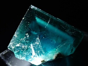 ホワイトコアのある☆深海の青み☆　フローライト　蛍石　鉱物標本　原石　ミネラル