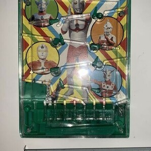 【昭和レトロ】 ウルトラマンのおもちゃ 2個セット ウルトラマンポケットゲーム＆ウルトラマン80隊員手帳の画像3