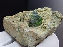 【大結晶】イラン産デマントイドガーネット　柘榴石　原石　標本_画像4